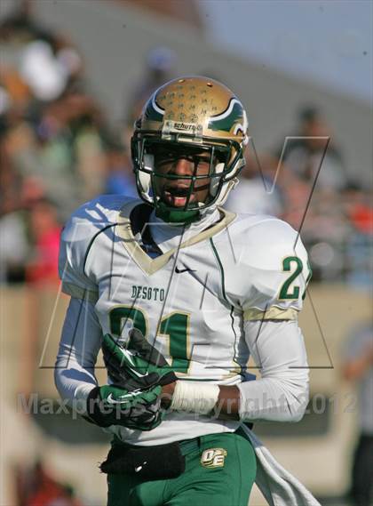 Thumbnail 3 in Bowie vs. DeSoto (UIL 5A Division 1 Regional Playoff) photogallery.