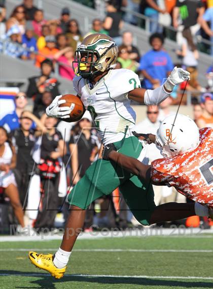 Thumbnail 3 in Bowie vs. DeSoto (UIL 5A Division 1 Regional Playoff) photogallery.