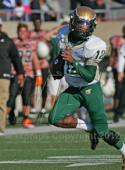 Thumbnail 3 in Bowie vs. DeSoto (UIL 5A Division 1 Regional Playoff) photogallery.