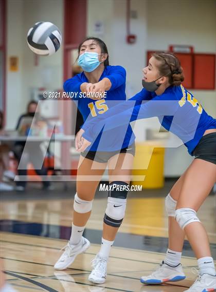 Thumbnail 2 in El Camino vs. Grossmont (Scripps Ranch Tournamen) photogallery.