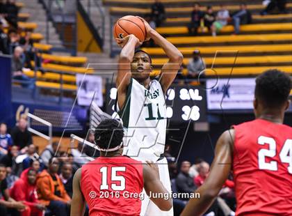 Thumbnail 2 in Salesian College Preparatory vs. Sacred Heart Cathedral Preparatory (MaxPreps MLK Classic) photogallery.