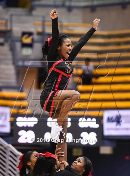 Thumbnail 3 in Salesian College Preparatory vs. Sacred Heart Cathedral Preparatory (MaxPreps MLK Classic) photogallery.