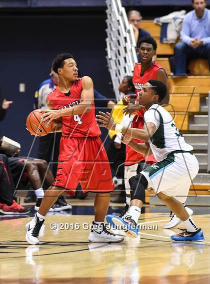Thumbnail 3 in Salesian College Preparatory vs. Sacred Heart Cathedral Preparatory (MaxPreps MLK Classic) photogallery.