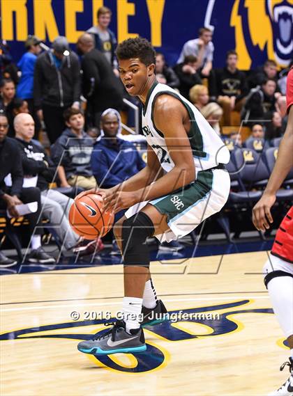 Thumbnail 2 in Salesian College Preparatory vs. Sacred Heart Cathedral Preparatory (MaxPreps MLK Classic) photogallery.