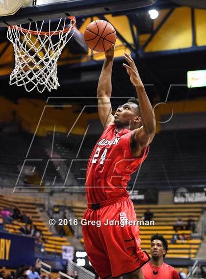 Thumbnail 3 in Salesian College Preparatory vs. Sacred Heart Cathedral Preparatory (MaxPreps MLK Classic) photogallery.
