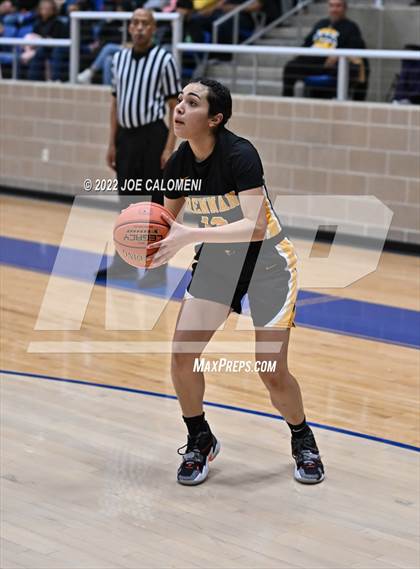 Thumbnail 3 in Steele vs Brennan (UIL 6A Region 4 Regional Semifinal) photogallery.