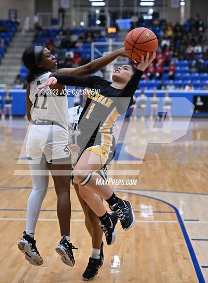 Thumbnail 2 in Steele vs Brennan (UIL 6A Region 4 Regional Semifinal) photogallery.