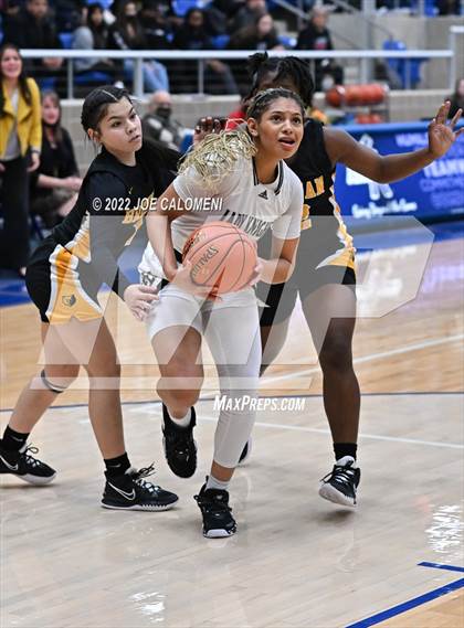 Thumbnail 1 in Steele vs Brennan (UIL 6A Region 4 Regional Semifinal) photogallery.