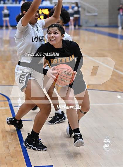 Thumbnail 2 in Steele vs Brennan (UIL 6A Region 4 Regional Semifinal) photogallery.