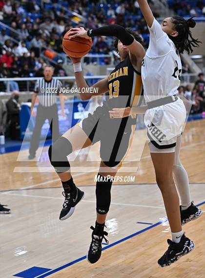 Thumbnail 2 in Steele vs Brennan (UIL 6A Region 4 Regional Semifinal) photogallery.