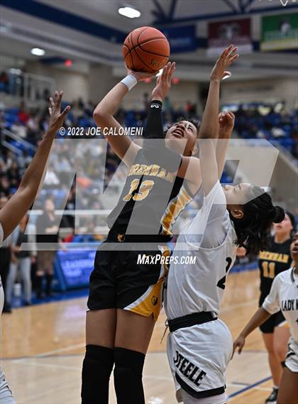 Thumbnail 2 in Steele vs Brennan (UIL 6A Region 4 Regional Semifinal) photogallery.