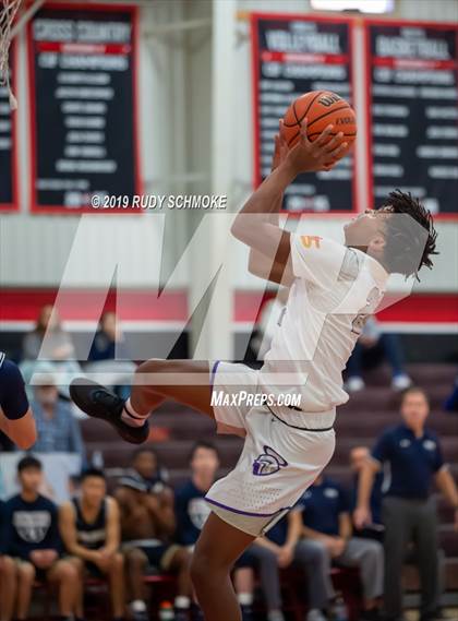 Thumbnail 1 in Sonora vs. St. Anthony (Torrey Pines Holiday Classic) photogallery.