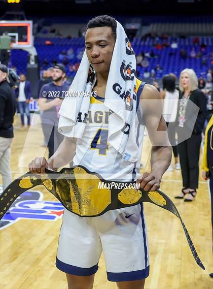 Thumbnail 3 in Hirschi vs. Oak Cliff Faith Family Academy (UIL 4A State Final) photogallery.