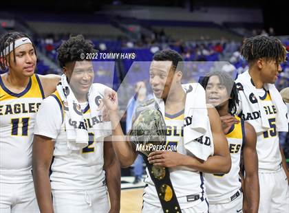 Thumbnail 3 in Hirschi vs. Oak Cliff Faith Family Academy (UIL 4A State Final) photogallery.