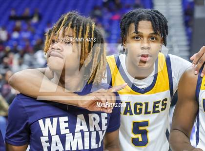 Thumbnail 2 in Hirschi vs. Oak Cliff Faith Family Academy (UIL 4A State Final) photogallery.