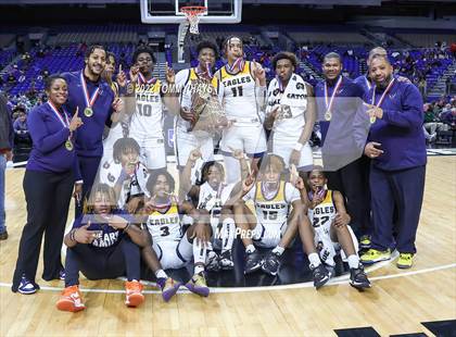 Thumbnail 3 in Hirschi vs. Oak Cliff Faith Family Academy (UIL 4A State Final) photogallery.