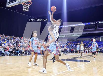 Thumbnail 2 in Hirschi vs. Oak Cliff Faith Family Academy (UIL 4A State Final) photogallery.
