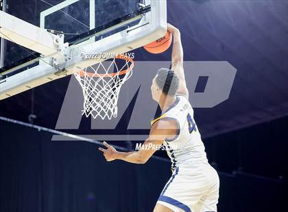 Thumbnail 2 in Hirschi vs. Oak Cliff Faith Family Academy (UIL 4A State Final) photogallery.