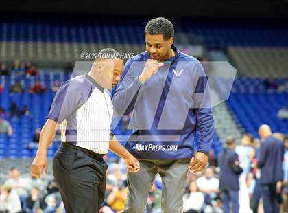 Thumbnail 2 in Hirschi vs. Oak Cliff Faith Family Academy (UIL 4A State Final) photogallery.