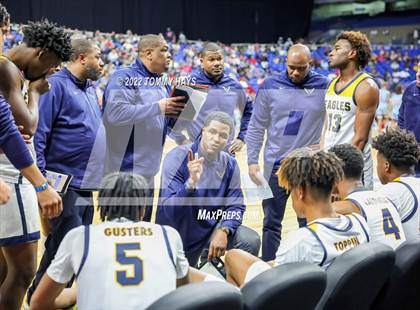 Thumbnail 3 in Hirschi vs. Oak Cliff Faith Family Academy (UIL 4A State Final) photogallery.