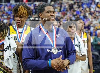 Thumbnail 3 in Hirschi vs. Oak Cliff Faith Family Academy (UIL 4A State Final) photogallery.