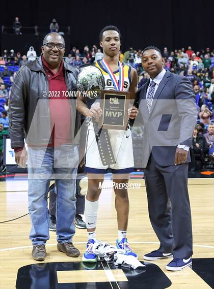 Thumbnail 2 in Hirschi vs. Oak Cliff Faith Family Academy (UIL 4A State Final) photogallery.