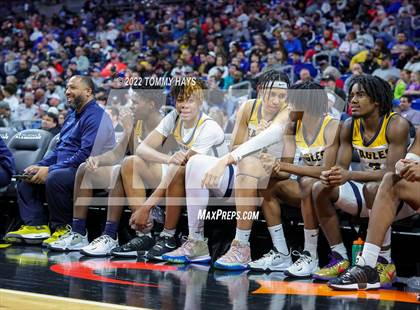 Thumbnail 2 in Hirschi vs. Oak Cliff Faith Family Academy (UIL 4A State Final) photogallery.