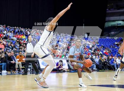 Thumbnail 2 in Hirschi vs. Oak Cliff Faith Family Academy (UIL 4A State Final) photogallery.