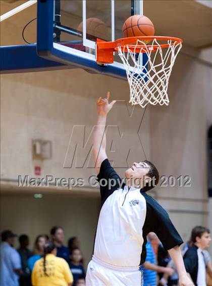 Thumbnail 2 in Clark vs. Alexander (UIL 5A Regional Semifinal) photogallery.