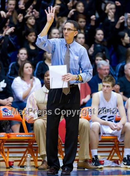 Thumbnail 2 in Clark vs. Alexander (UIL 5A Regional Semifinal) photogallery.