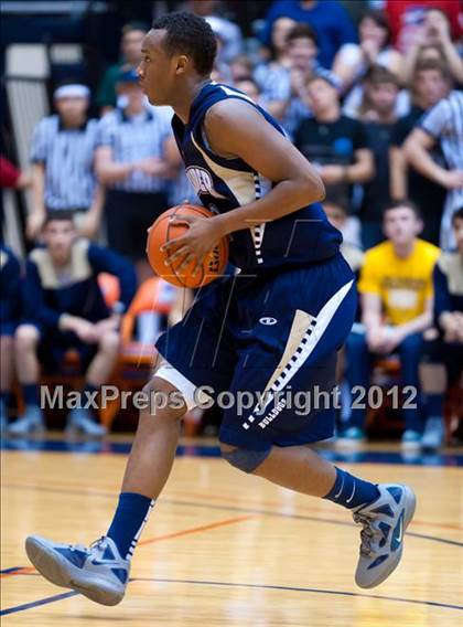Thumbnail 2 in Clark vs. Alexander (UIL 5A Regional Semifinal) photogallery.