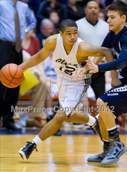 Thumbnail 3 in Clark vs. Alexander (UIL 5A Regional Semifinal) photogallery.