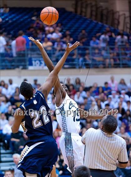 Thumbnail 1 in Clark vs. Alexander (UIL 5A Regional Semifinal) photogallery.