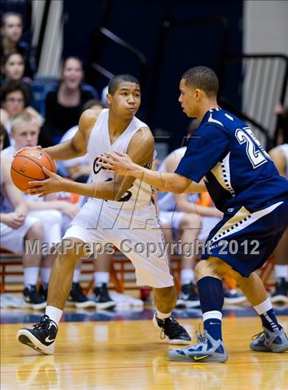 Thumbnail 2 in Clark vs. Alexander (UIL 5A Regional Semifinal) photogallery.