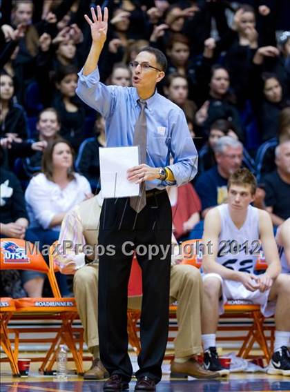 Thumbnail 1 in Clark vs. Alexander (UIL 5A Regional Semifinal) photogallery.