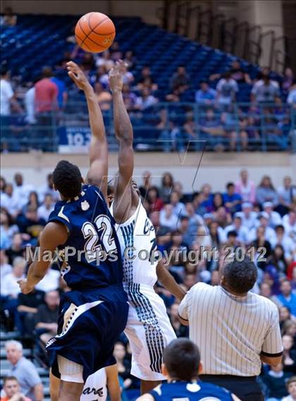 Thumbnail 2 in Clark vs. Alexander (UIL 5A Regional Semifinal) photogallery.