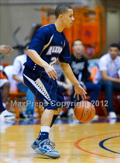 Thumbnail 2 in Clark vs. Alexander (UIL 5A Regional Semifinal) photogallery.
