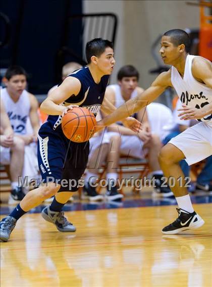 Thumbnail 2 in Clark vs. Alexander (UIL 5A Regional Semifinal) photogallery.