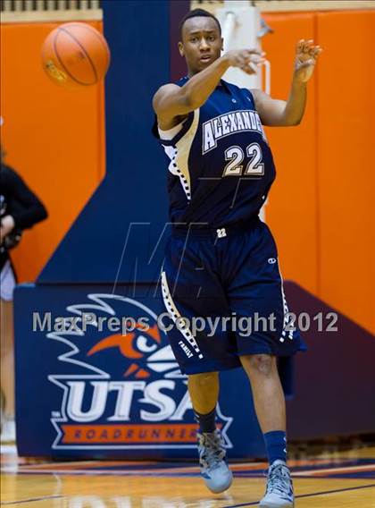 Thumbnail 3 in Clark vs. Alexander (UIL 5A Regional Semifinal) photogallery.