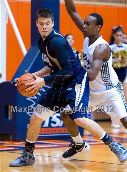 Thumbnail 3 in Clark vs. Alexander (UIL 5A Regional Semifinal) photogallery.