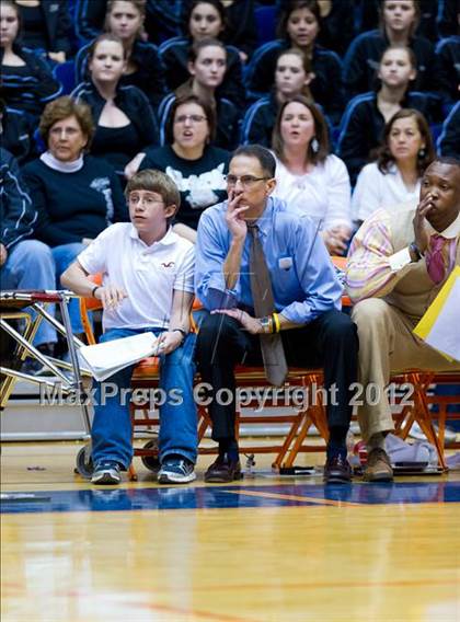 Thumbnail 1 in Clark vs. Alexander (UIL 5A Regional Semifinal) photogallery.