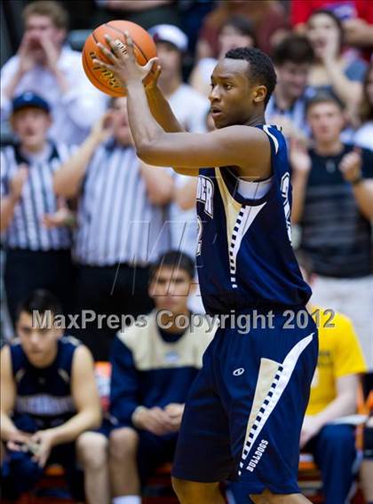 Thumbnail 3 in Clark vs. Alexander (UIL 5A Regional Semifinal) photogallery.