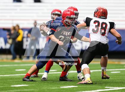 Thumbnail 1 in Chenango Forks vs. Glens Falls (NYSPHSAA Class B Final) photogallery.