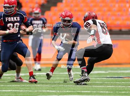 Thumbnail 1 in Chenango Forks vs. Glens Falls (NYSPHSAA Class B Final) photogallery.