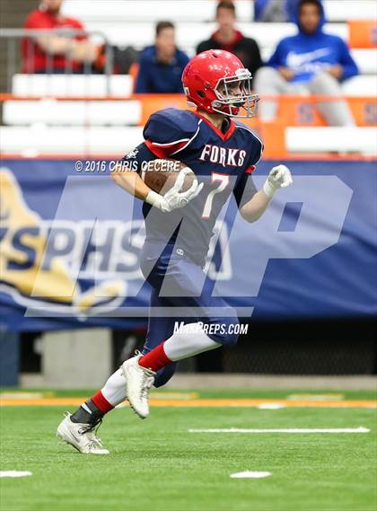 Thumbnail 1 in Chenango Forks vs. Glens Falls (NYSPHSAA Class B Final) photogallery.