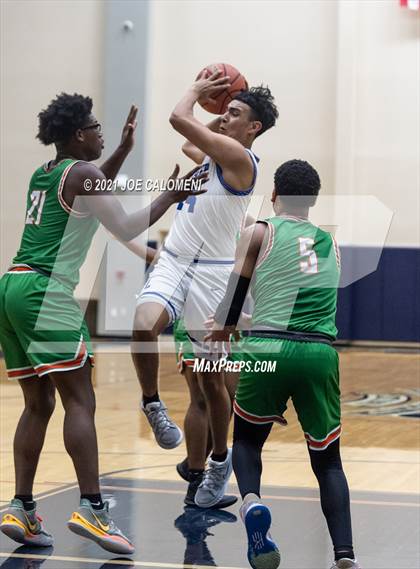 Thumbnail 3 in Lanier [Sidney] vs Sam Houston photogallery.