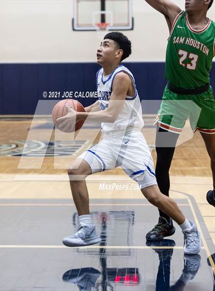 Thumbnail 1 in Lanier [Sidney] vs Sam Houston photogallery.