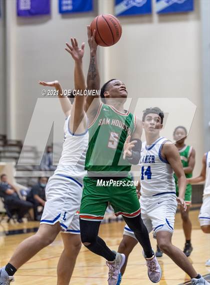 Thumbnail 1 in Lanier [Sidney] vs Sam Houston photogallery.