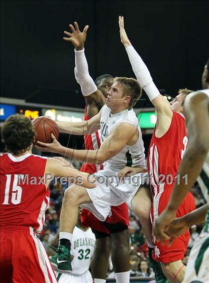 Thumbnail 3 in Mater Dei vs. De La Salle (CIF State D1 Final) photogallery.