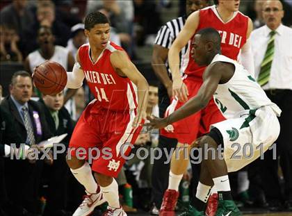 Thumbnail 2 in Mater Dei vs. De La Salle (CIF State D1 Final) photogallery.